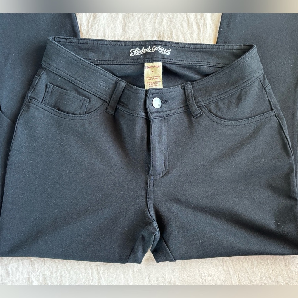 FADED GLORY |  WONENS | Black | Jeggings | back Pockets in back - Picture 2 of 12